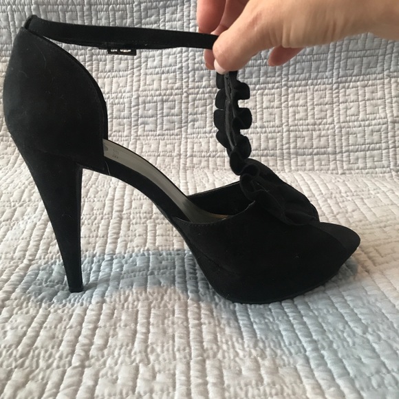 Women’s GUESS Platform High Heel - Picture 3 of 5